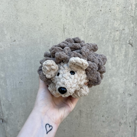 Three hearts and a Hedgehog. Handmade (crochet). Comes from a smoke free home - Picture 4 of 6